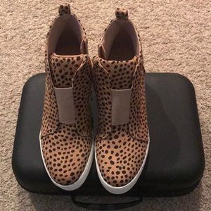 Leopard print wedge shoe